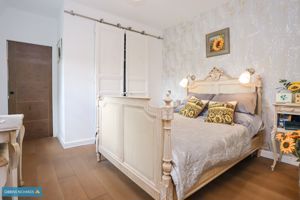 Bedroom- click for photo gallery